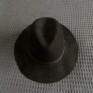 Brand New Aritzia Alxiliary Hat